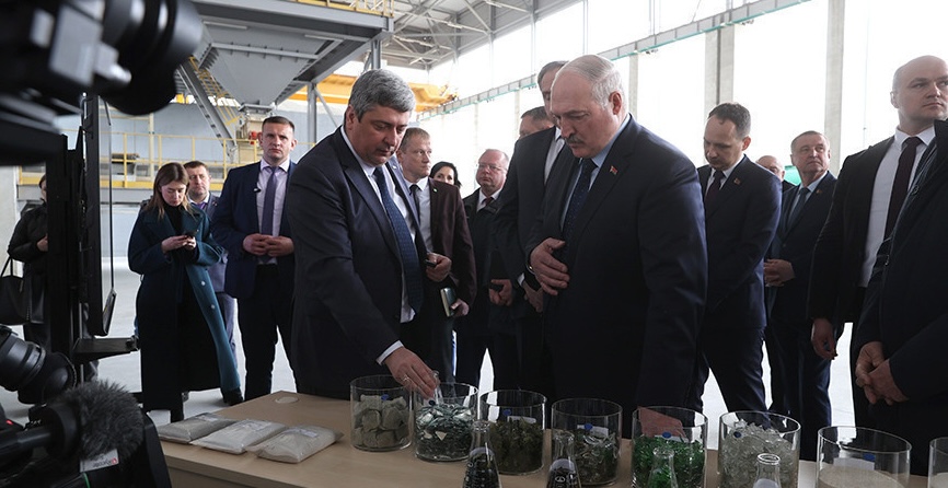 LUKASHENKO NA STEKLOZAVODE